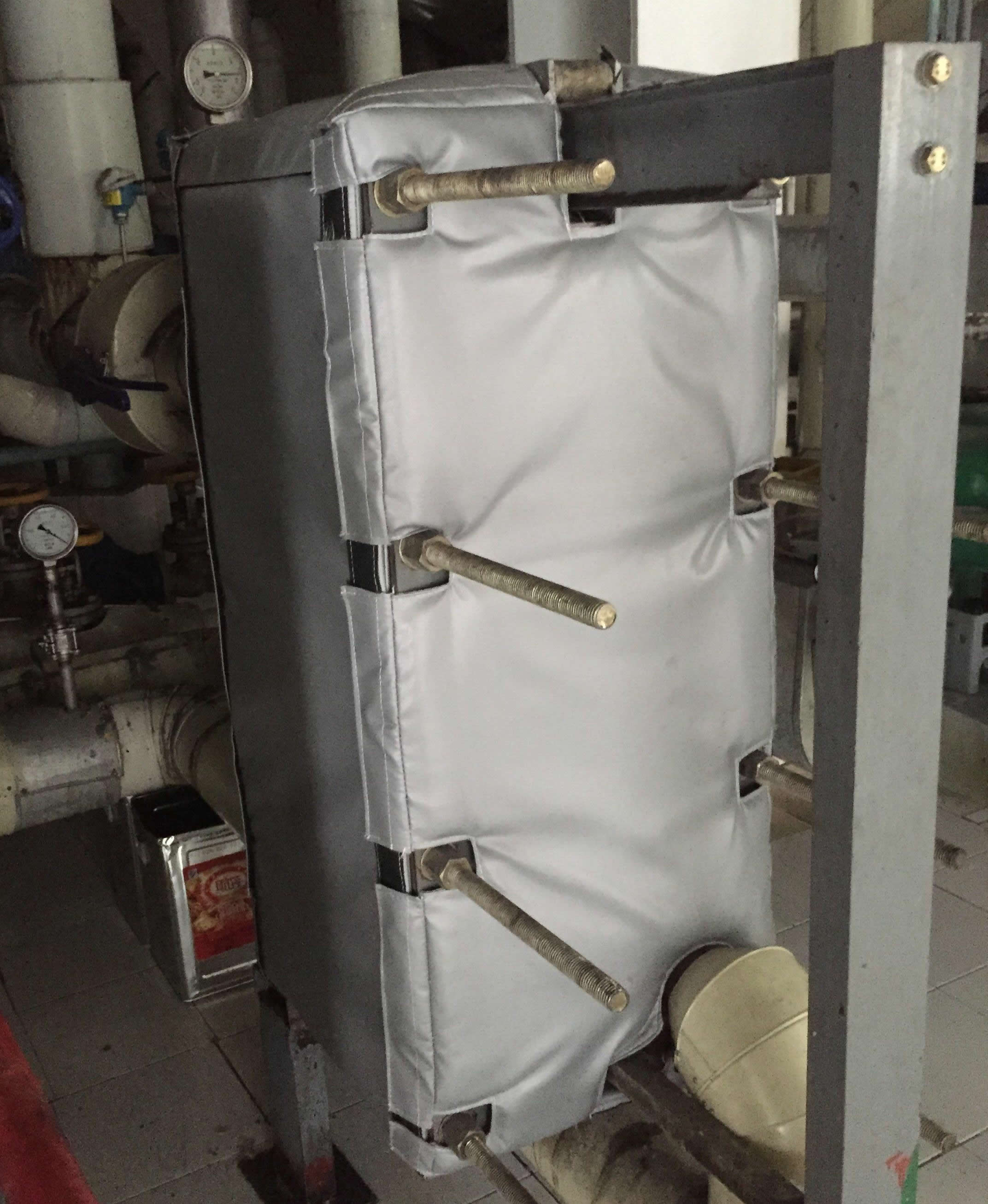 板式<a href=http://www.jmwfg.com.cn/e/tags/?tagname=%E6%8D%A2%E7%83%AD%E5%99%A8%E4%BF%9D%E6%B8%A9 target=_blank class=infotextkey>換熱器保溫</a>套