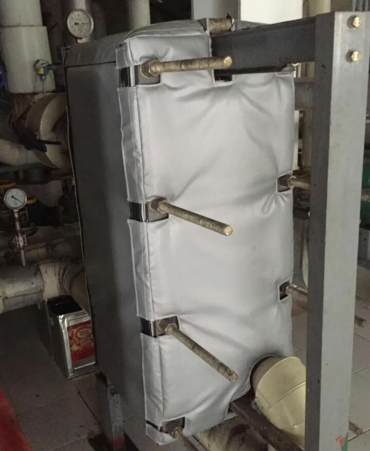 板式<a href=http://www.jmwfg.com.cn/e/tags/?tagname=%E6%8D%A2%E7%83%AD%E5%99%A8%E4%BF%9D%E6%B8%A9 target=_blank class=infotextkey>換熱器保溫</a>套