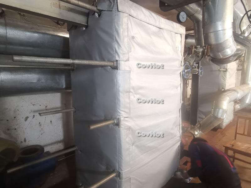 板式<a href=http://www.jmwfg.com.cn/e/tags/?tagname=%E6%8D%A2%E7%83%AD%E5%99%A8%E4%BF%9D%E6%B8%A9 target=_blank class=infotextkey>換熱器保溫</a>,<a href=http://www.jmwfg.com.cn/e/tags/?tagname=%E5%8F%AF%E6%8B%86%E5%8D%B8%E4%BF%9D%E6%B8%A9%E5%A5%97 target=_blank class=infotextkey>可拆卸<a href=http://www.jmwfg.com.cn/e/tags/?tagname=%E4%BF%9D%E6%B8%A9%E5%A5%97 target=_blank class=infotextkey>保溫套</a></a>