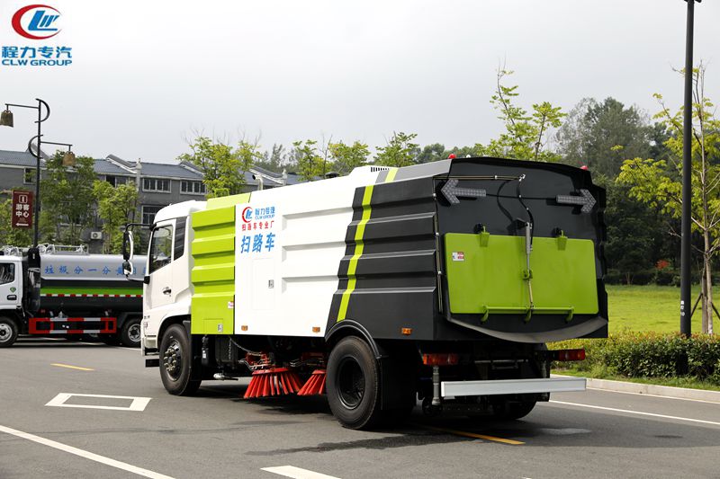 天錦高配掃路車